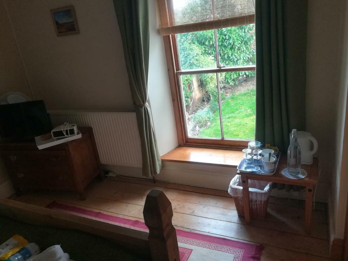 Y Garreg Wen Panzió Llanybyther Kültér fotó