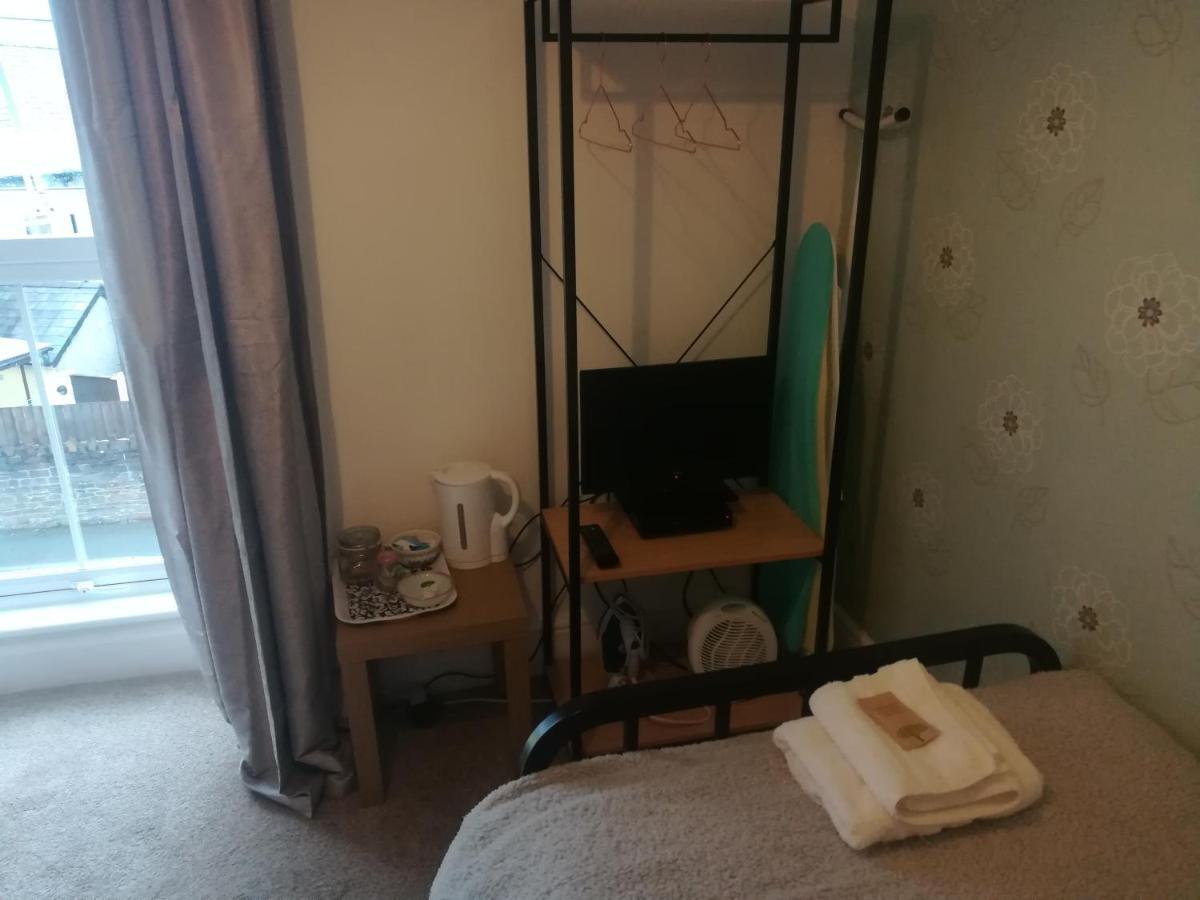 Y Garreg Wen Panzió Llanybyther Kültér fotó